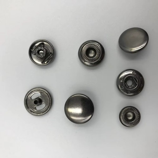 Siyah Deri Düğme 20mm - Lüks Tasarım